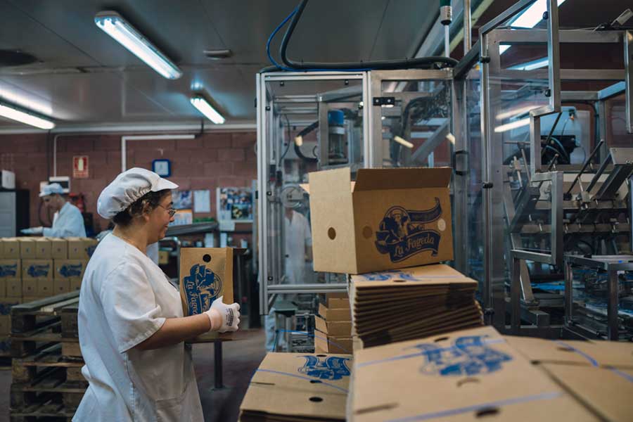 personas trabajando la fageda